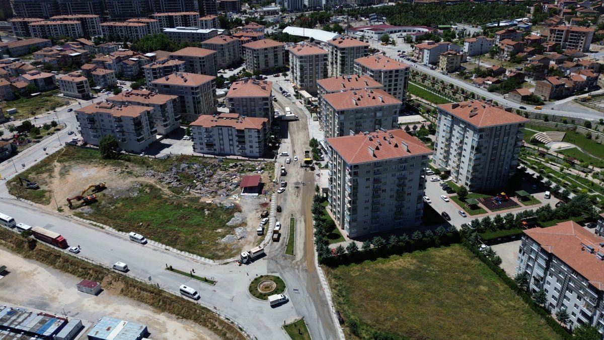 BATTALGAZİ'DE ASFALT ÇALIŞMALARI SÜRÜYOR