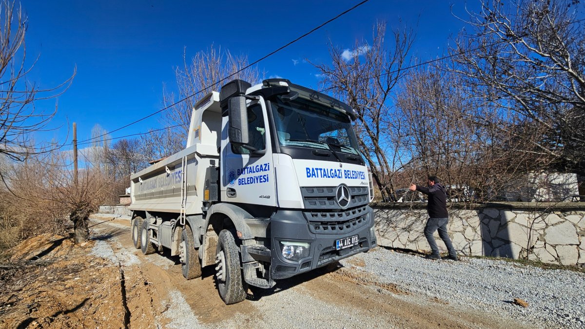 BATTALGAZİ’DE YOL BAKIM ÇALIŞMALARI SÜRÜYOR