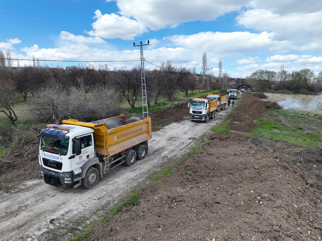 MALATYA BÜYÜKŞEHİR BELEDİYESİ AKÇADAĞ’DA GRUP YOLUNU YENİLİYOR