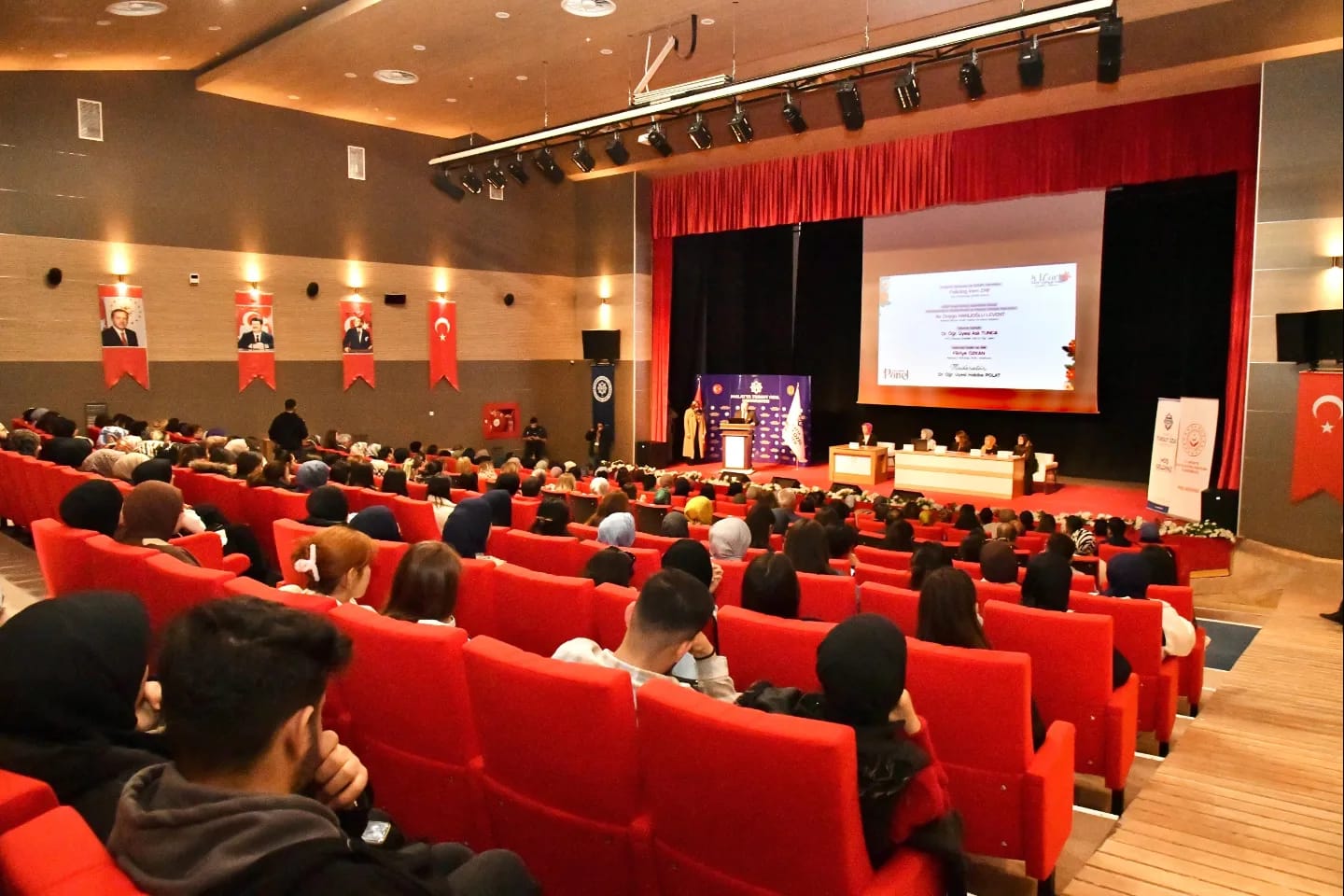 "8 Mart Kadınlar Günü "Paneli Düzenlendi