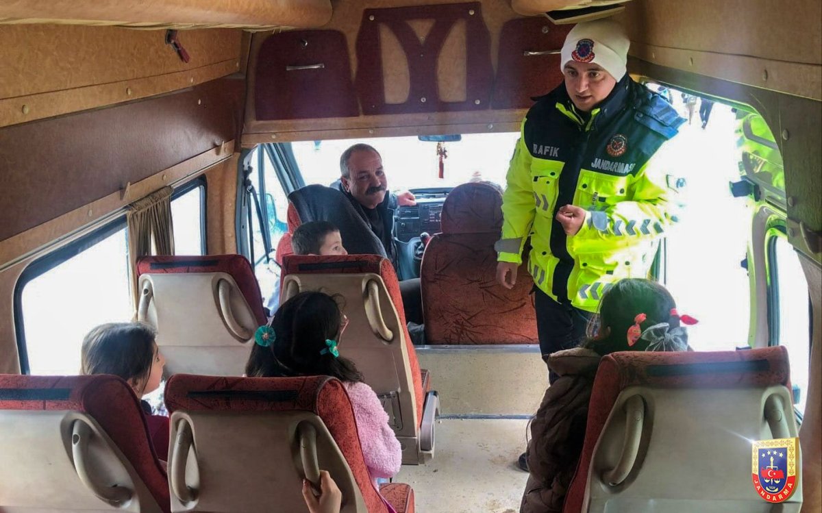 Okullarda Trafik Tedbirleri ve Okul Servis Araçlarının Denetimi Hız Kesmeden Devam Ediyor