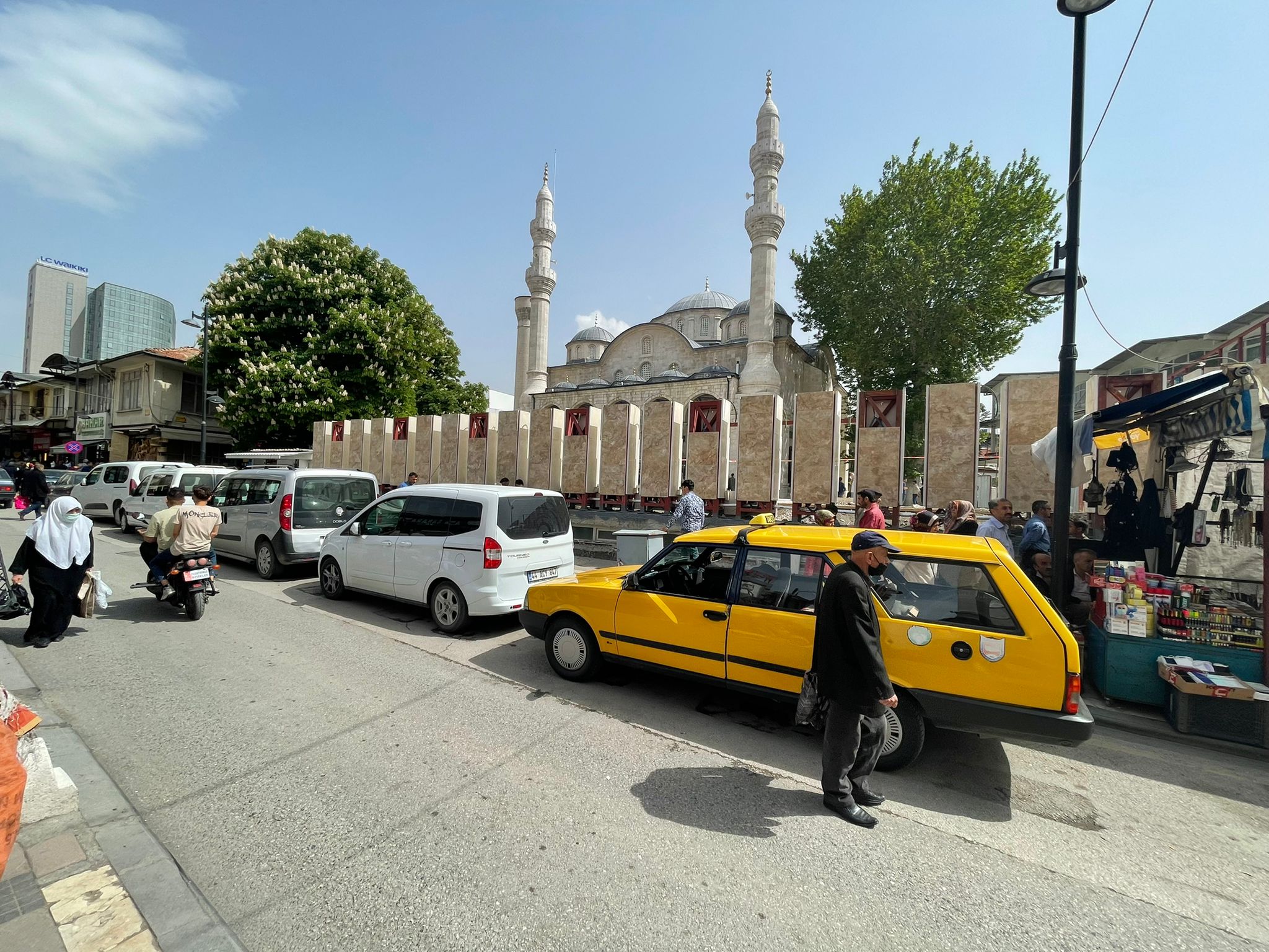 Ağbaba Yeni Cami Çevre Düzenlemesine Tepki Gösterdi