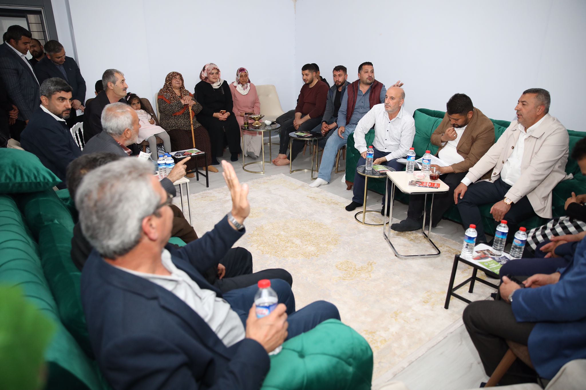 Ak Parti Teşkilatının  Ev Ziyaretleri Sürüyor