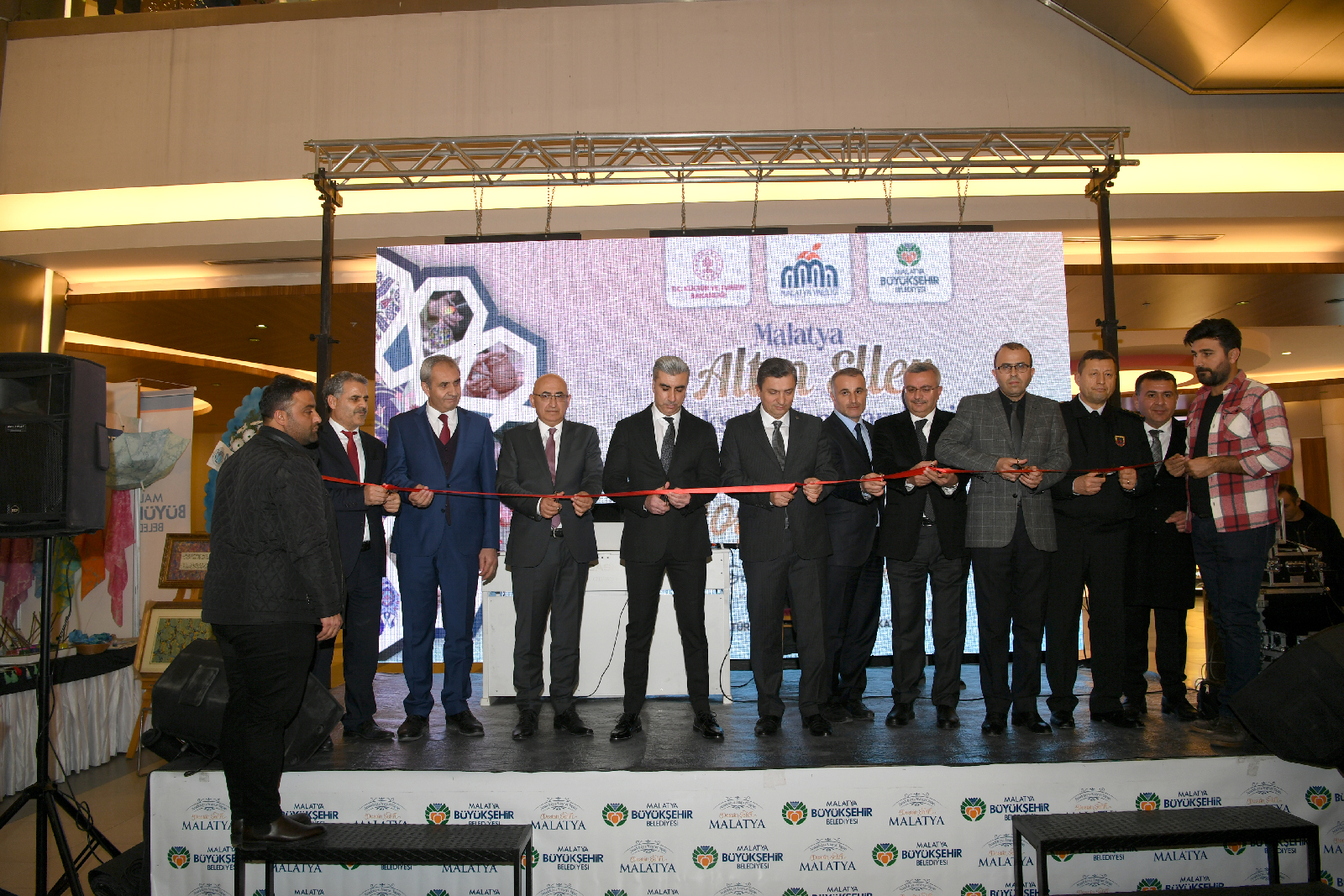 Altın Eller Geleneksel El Sanatları Festivali Başladı