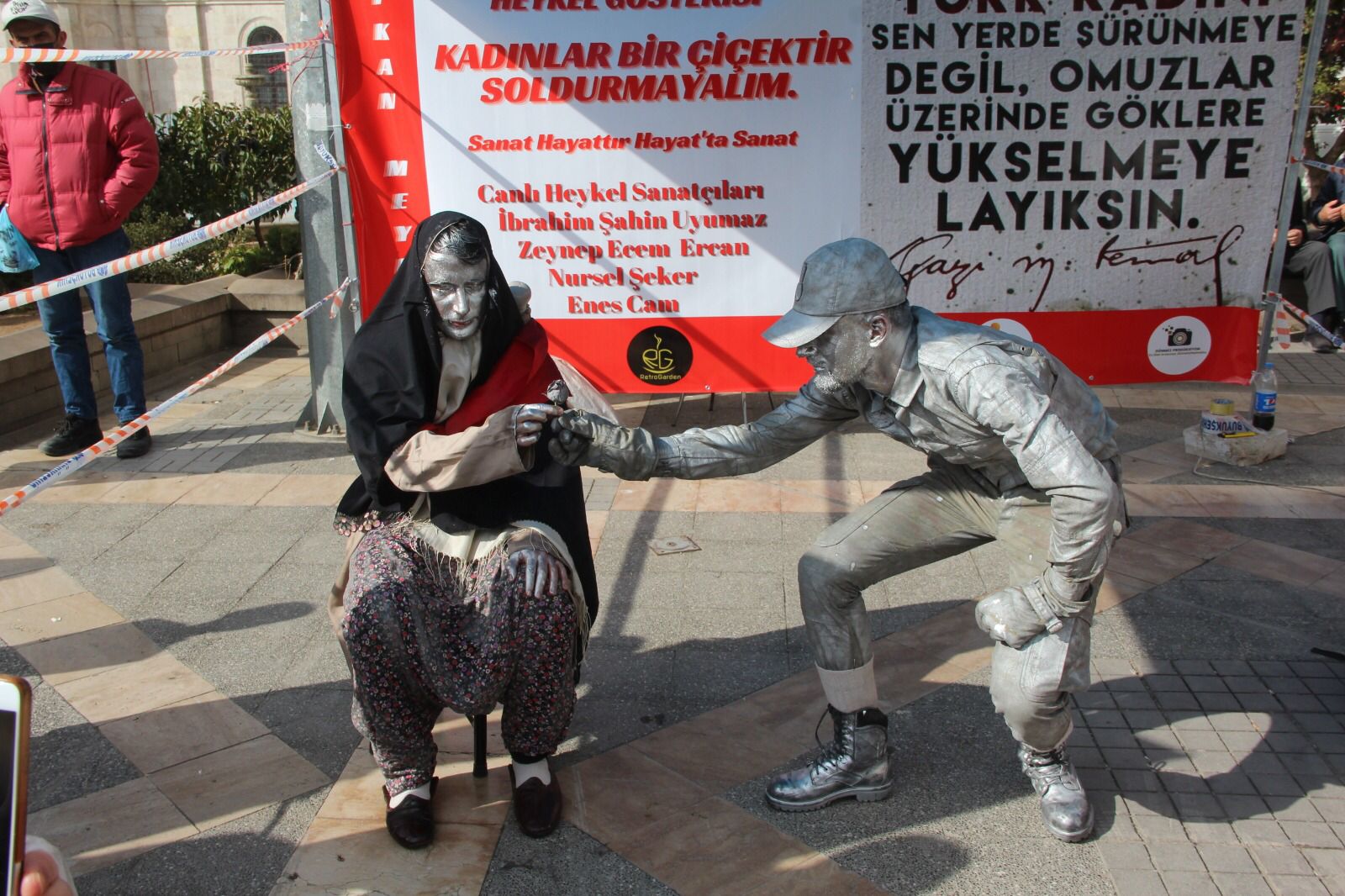 Altın Kayısı Tiyatro Topluluğu Nene Hatunu Unutmadı