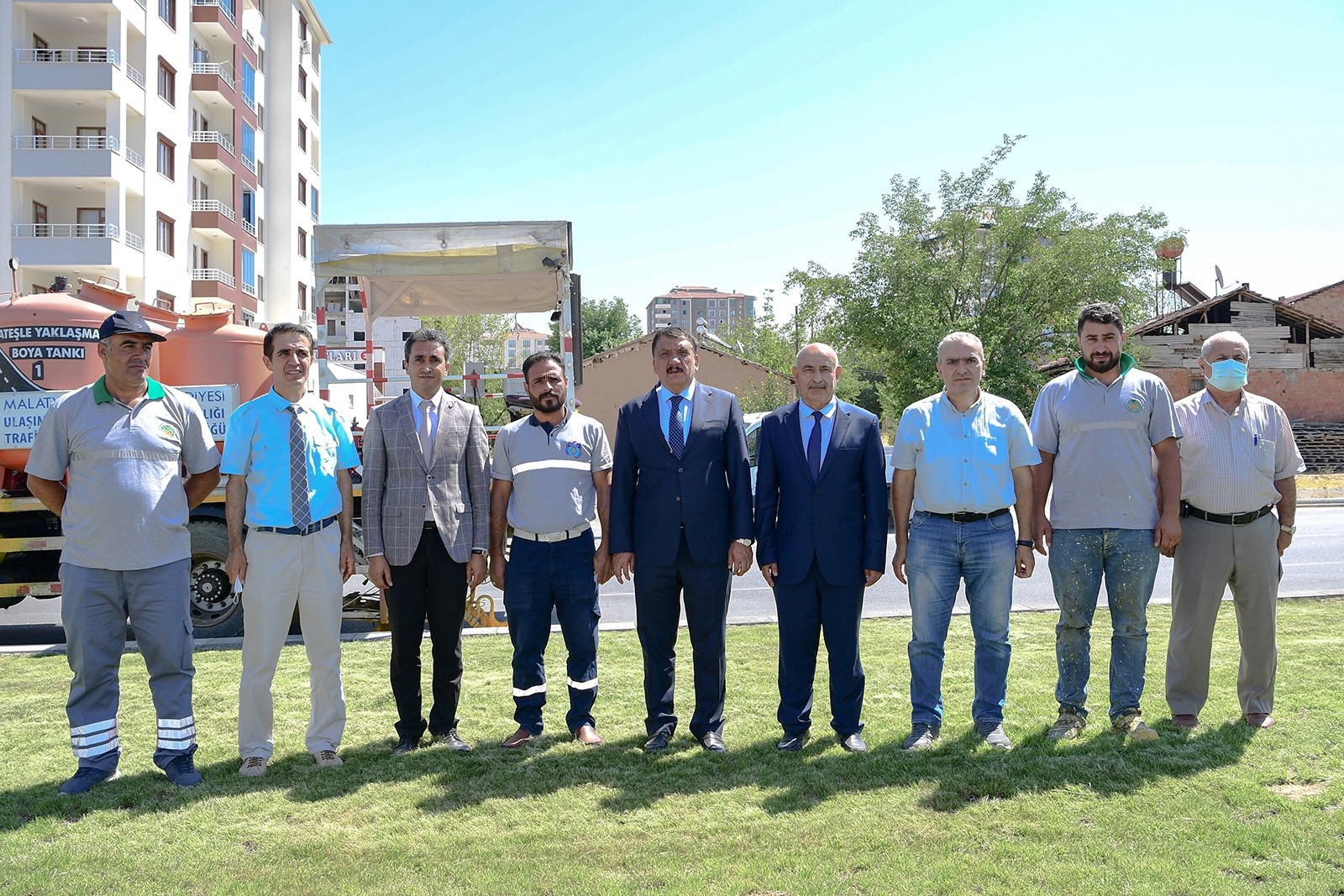 Altınkayısı Bulvarı’nda yol çizgi ve işaretlemeleri yapıldı