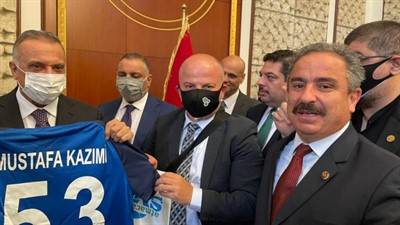 Anadolu Yayıncılar Derneği Yöneticileri Irak Başbakanı'na Rizespor Forması Hediye Etti