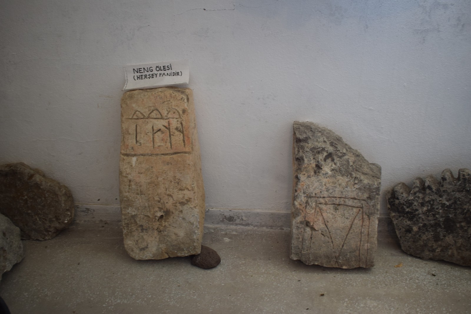 Arapgir halkı, tarihi mezar taşlarına gözü gibi bakıyor