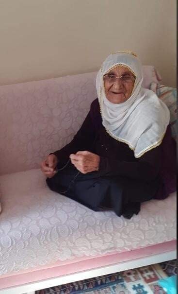 Asırlık nine koronaya yenildi