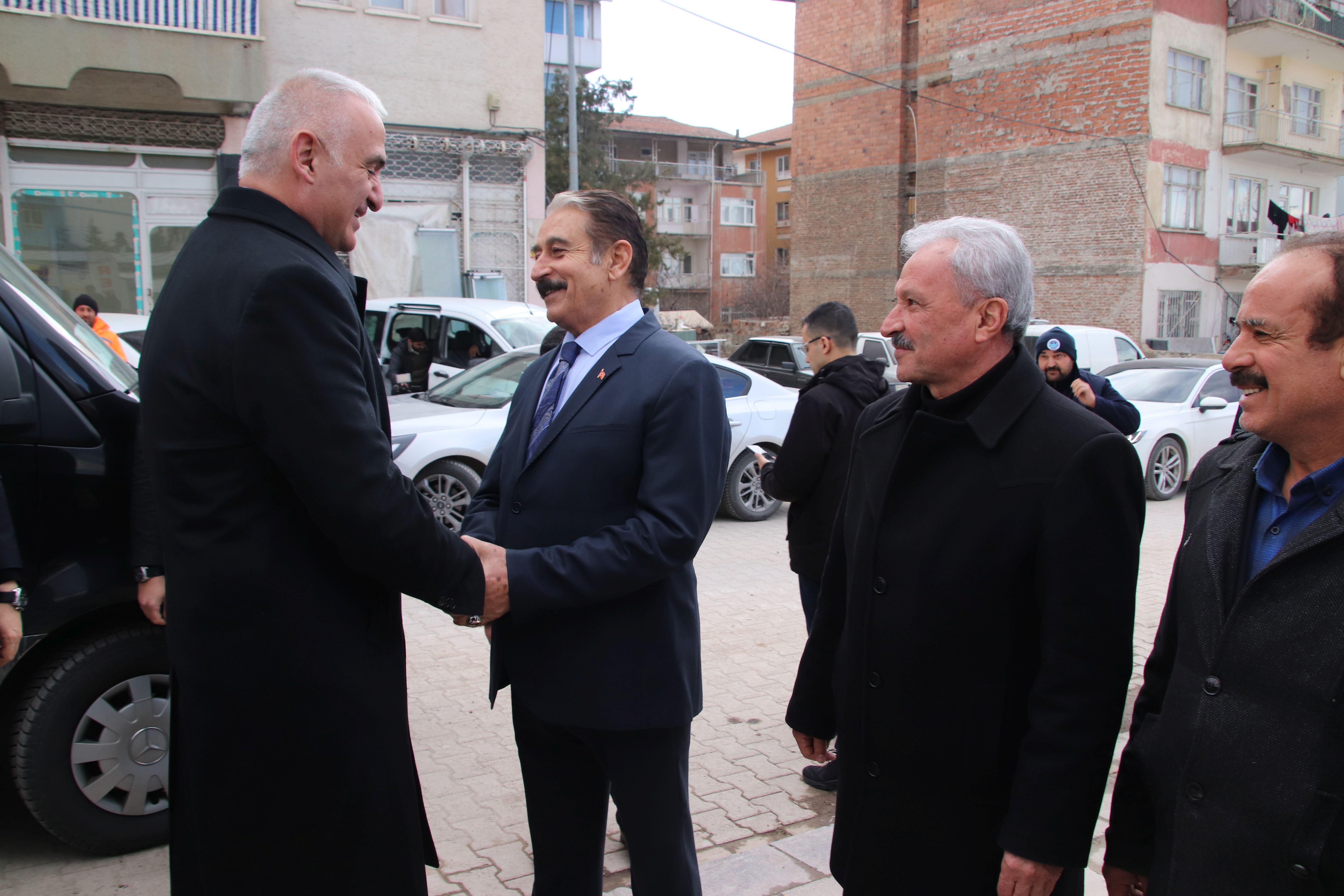 Bakan Ersoy Esnafları Dinledi