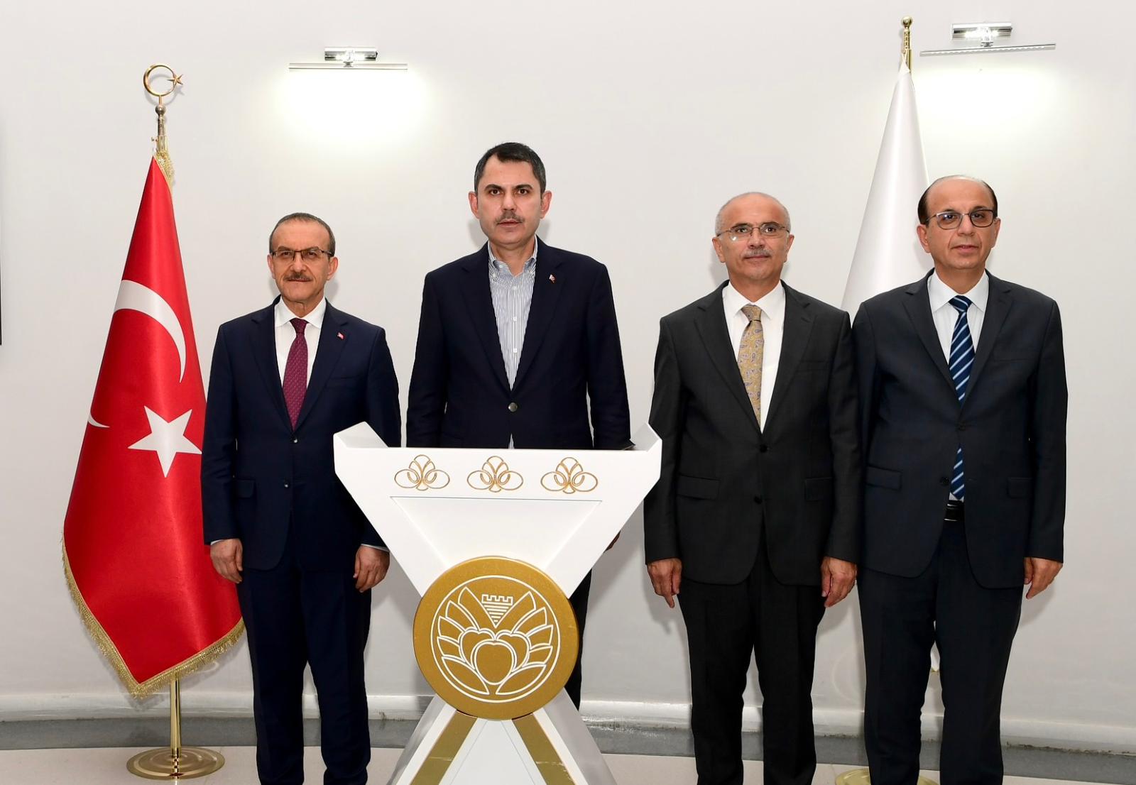 Bakan Kurum'dan Büyükşehir Belediyesine Ziyaret