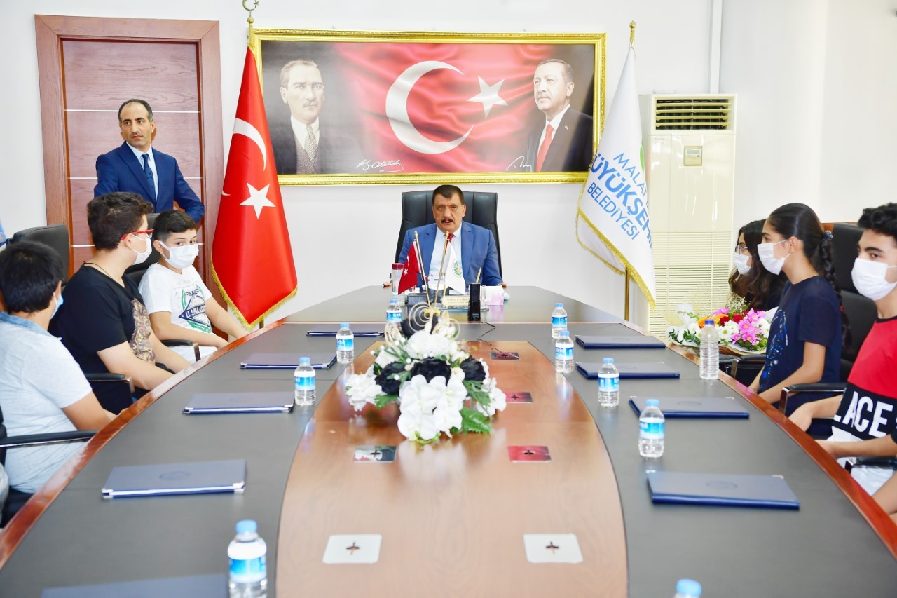 Başarılı öğrencilerden Gürkan’a ziyaret