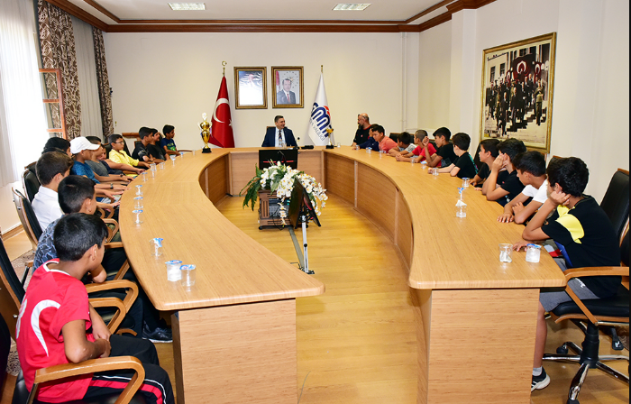 Başarılı Sporculardan Vali Şahin’e Ziyaret