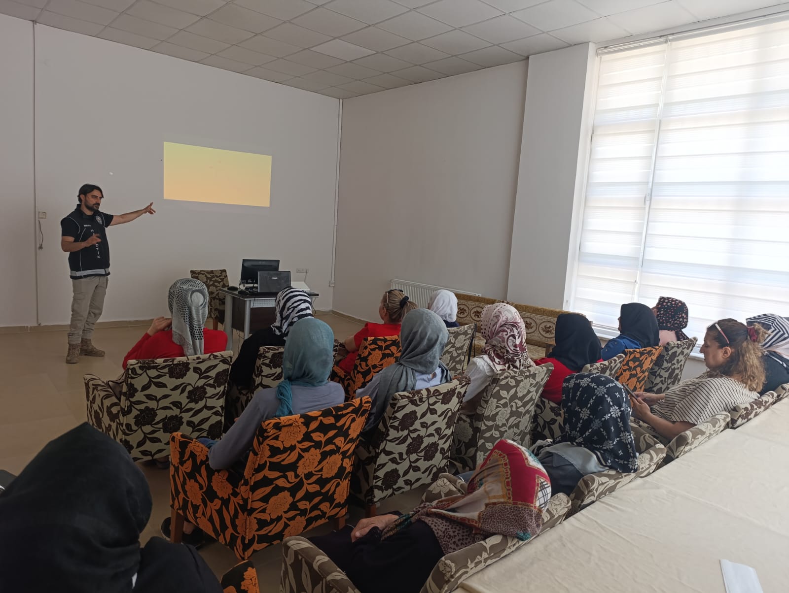 Başharık Kadın Vefa Konağı'nda 'En İyi Polis Annedir' eğitimi verildi.