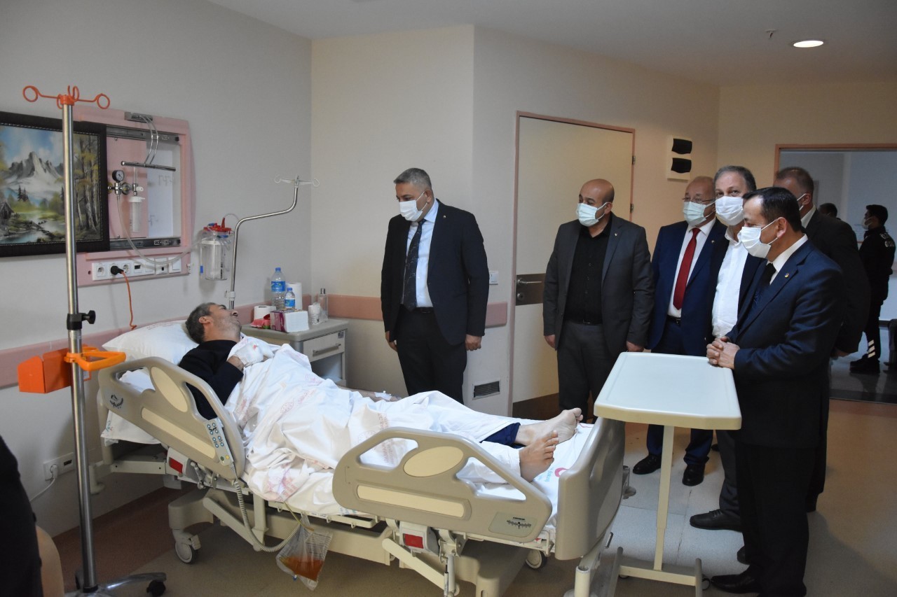 Başhekime "hayırlı olsun", yaralıya "geçmiş olsun" ziyareti