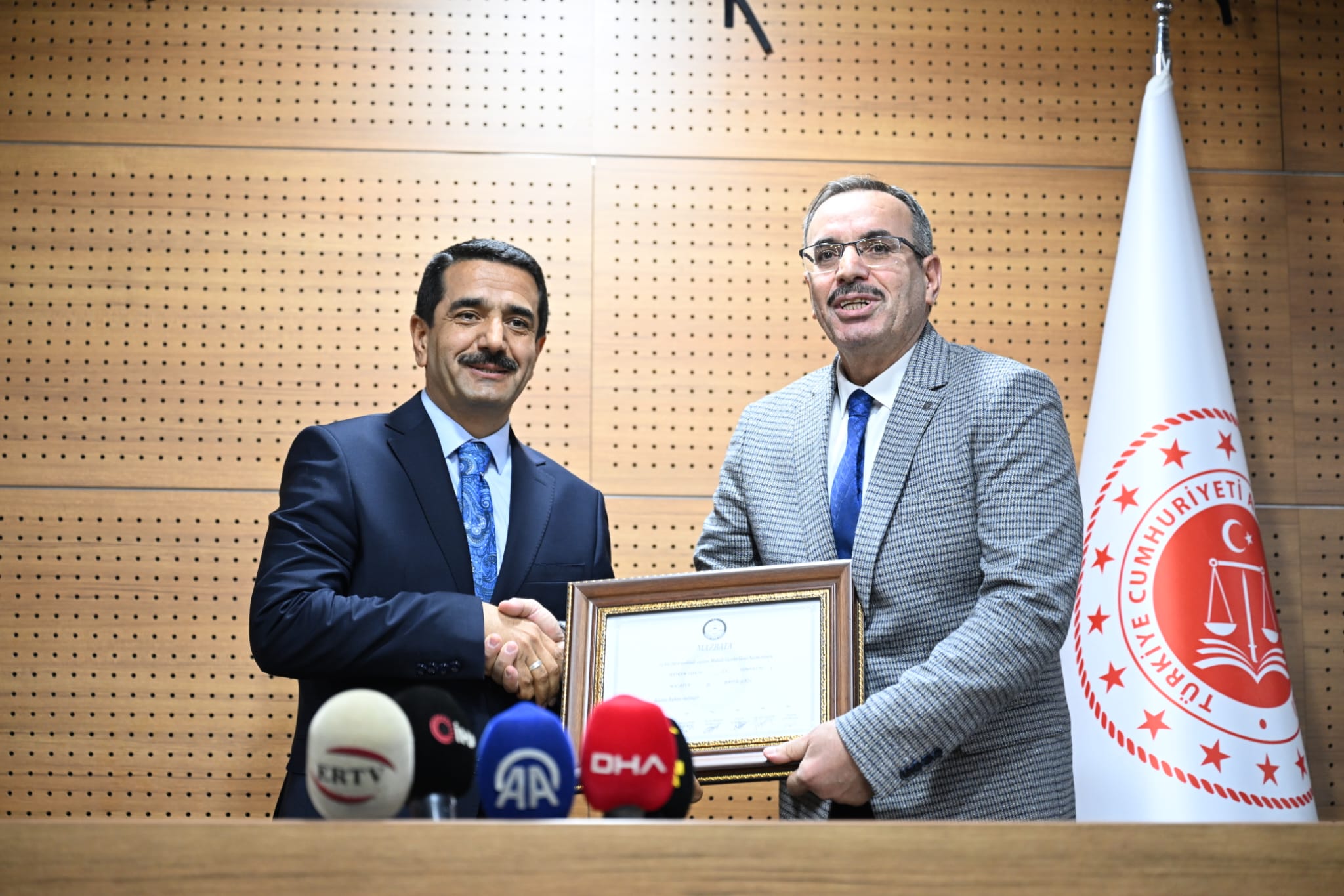 Başkan Bayram Taşkın Mazbatasını Aldı