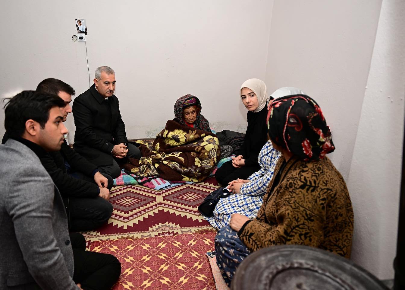 Başkan Çınar'dan 84 Yaşındaki Fatma Ercan'a Ziyaret