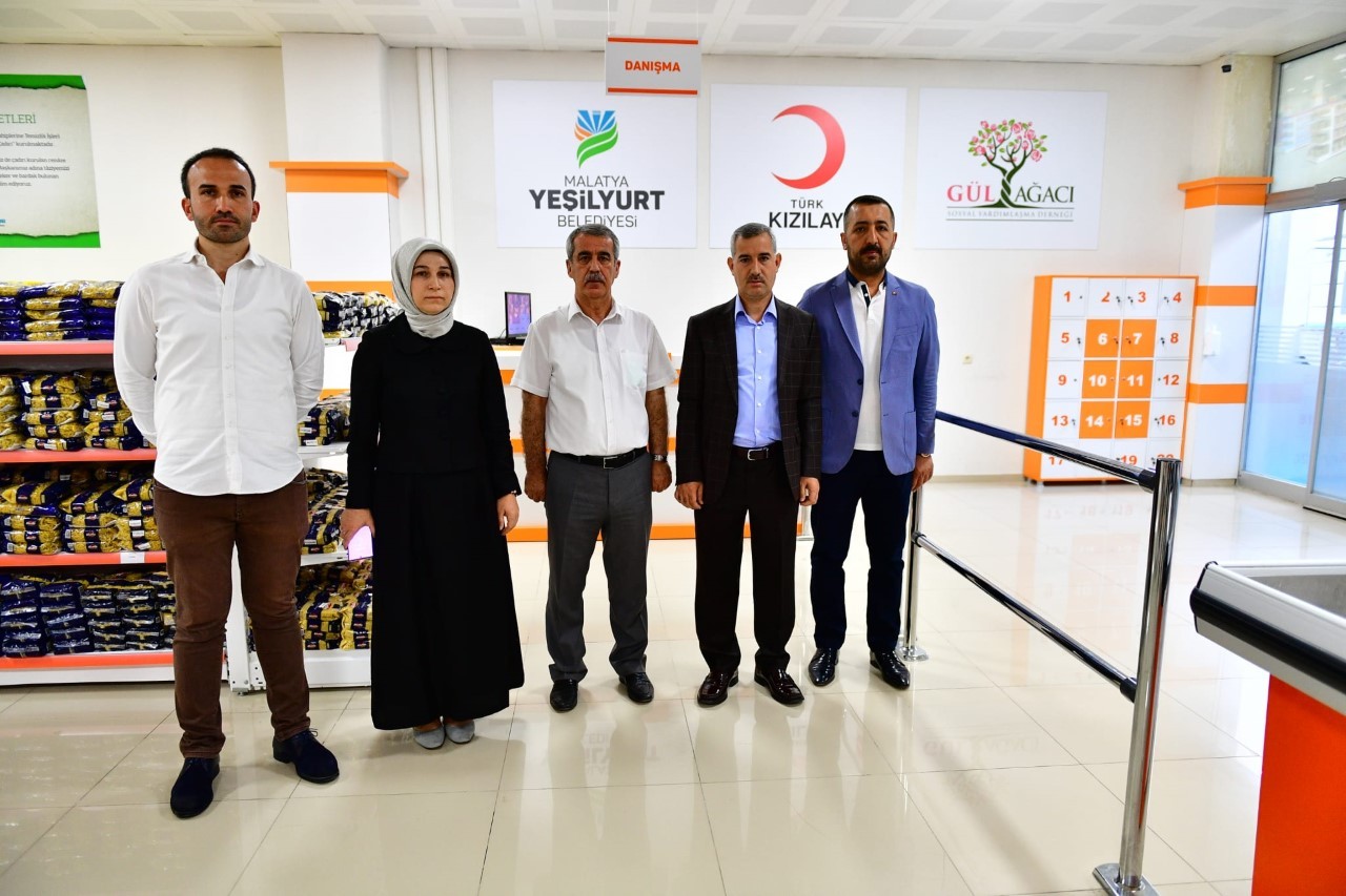 Başkan Çınar, kurban bağışını Kızılay’a yaptı