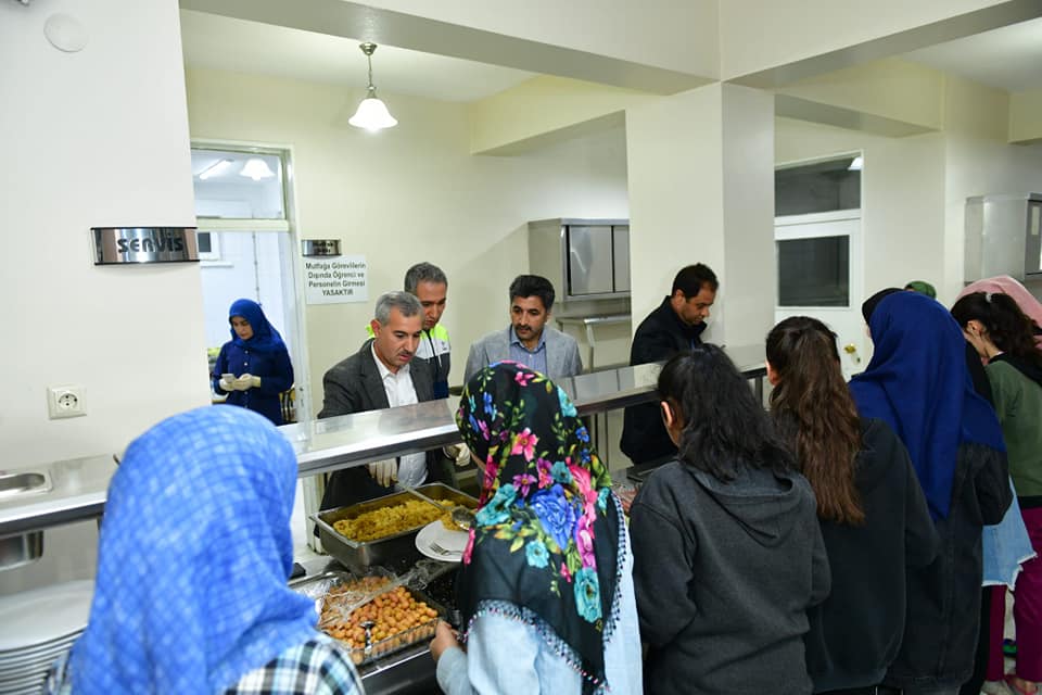 Başkan Çınar Öğrencilerle Sahurda Bir Araya Geldi