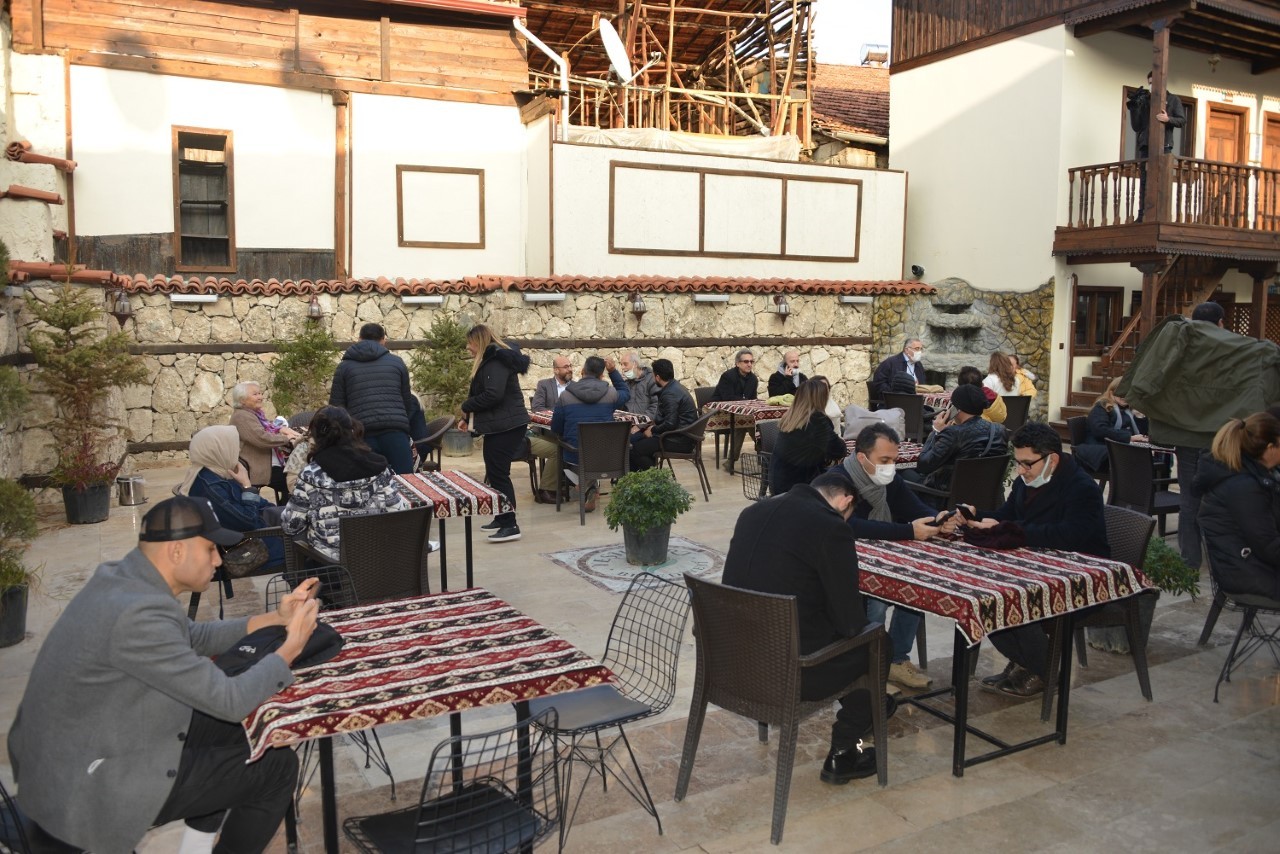 Başkan Çınar Sanatçıları Tarihi Konakta Ağırladı