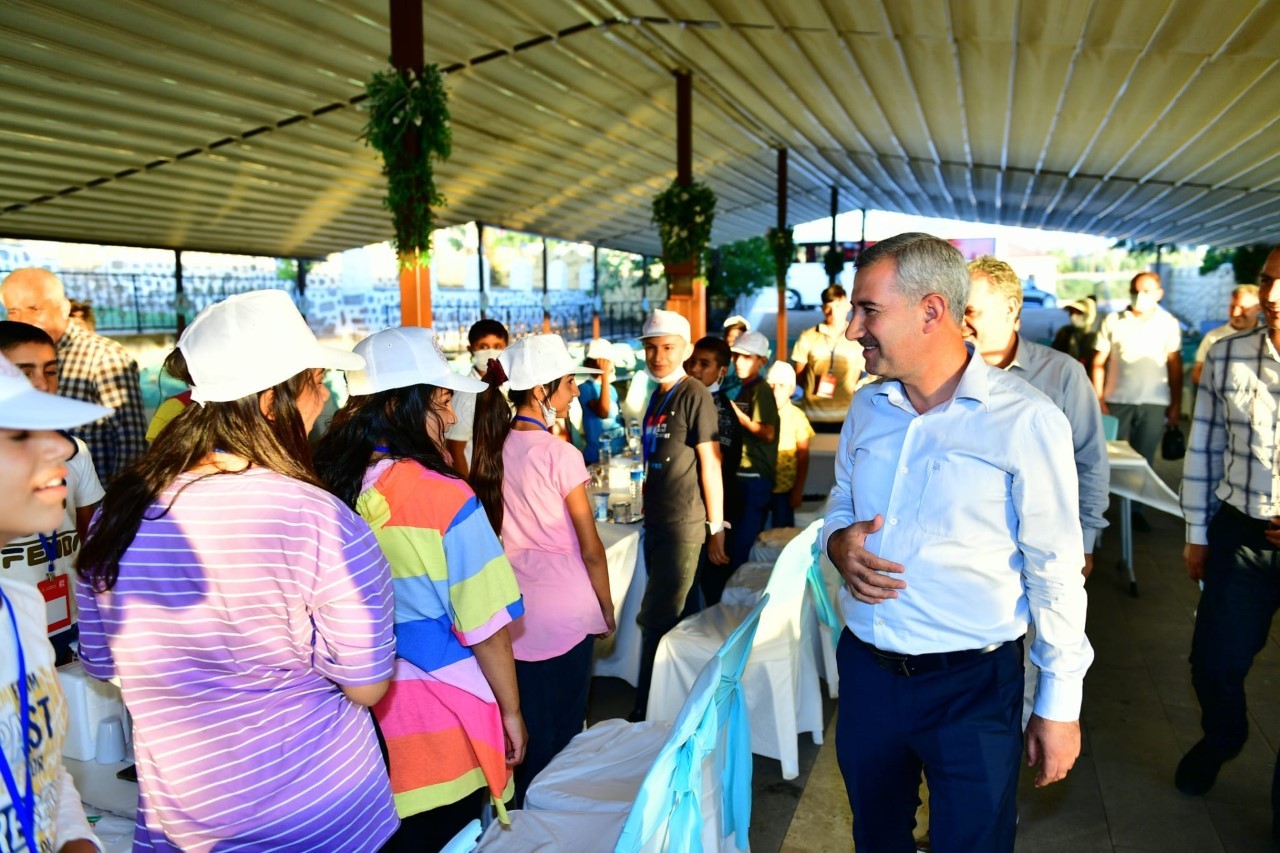 Başkan Çınar, Şanlıurfalı çocukları misafir etti