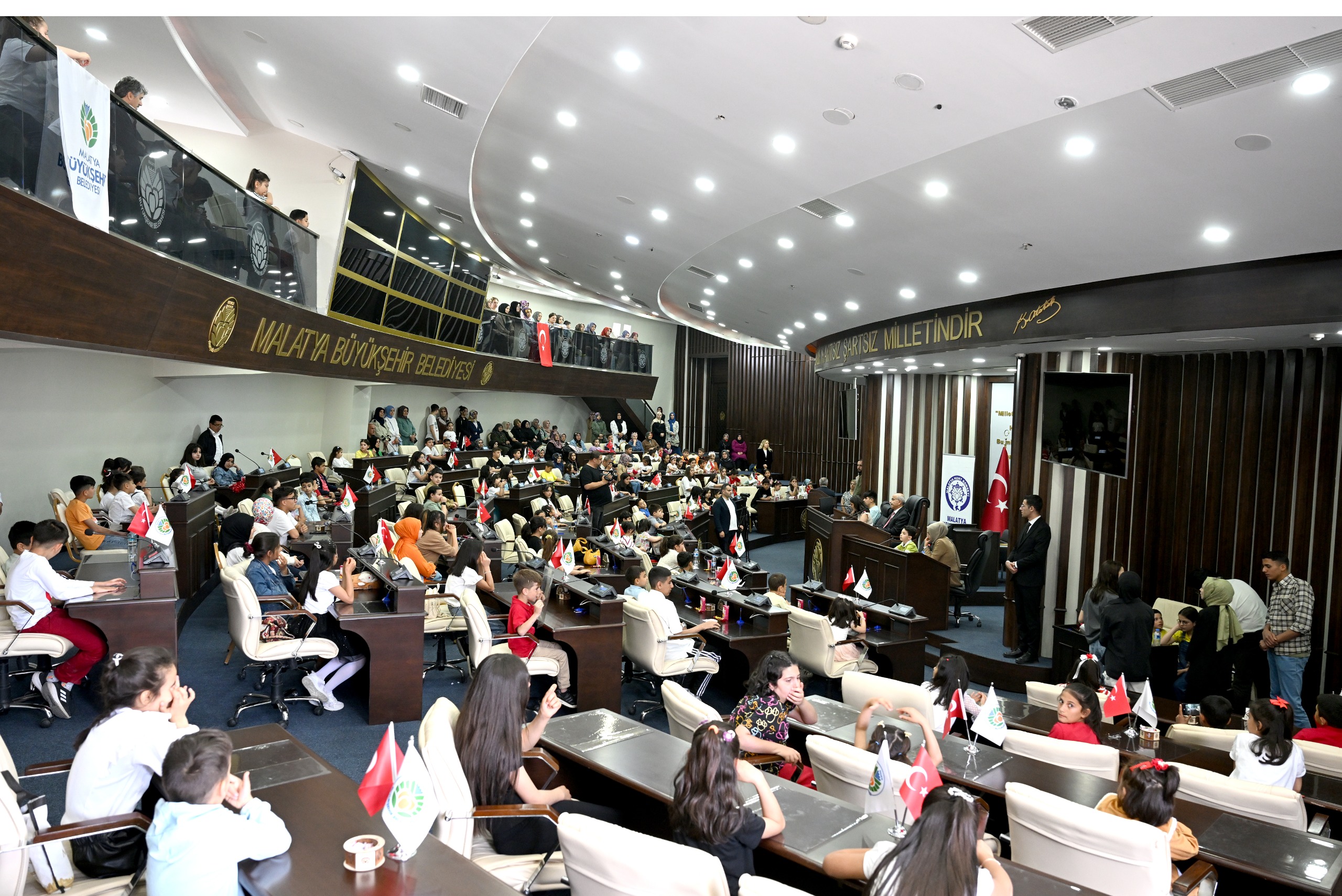 Başkan Er Kent Konseyi Çocuk Meclisi Üyeleriyle Bir Araya Geldi