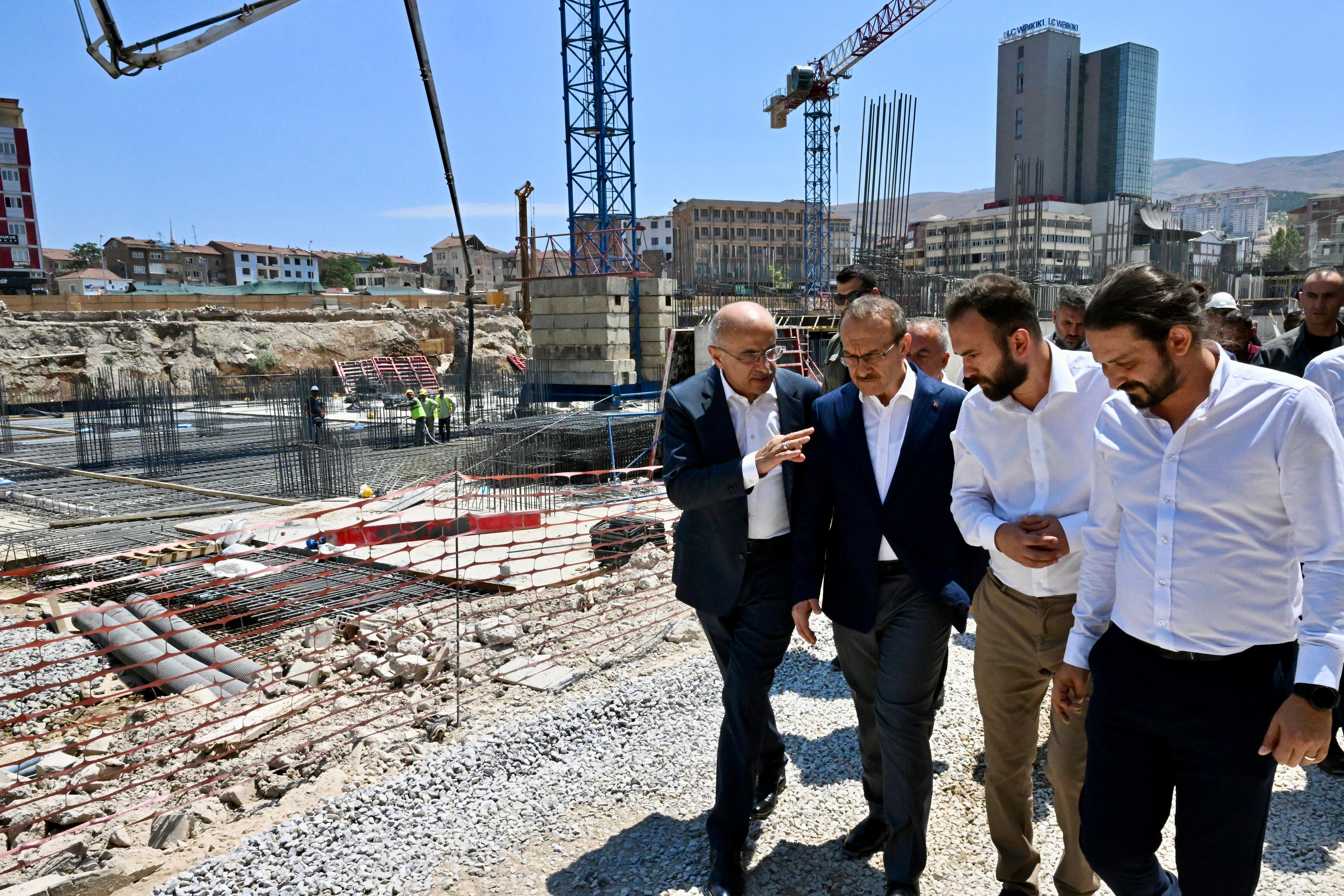 Başkan Er Toki Konutlarında İncelemelerde Bulundu