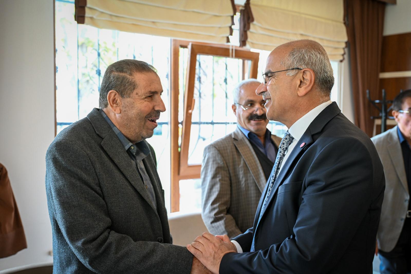 BAŞKAN ER, VEFA KONAĞINDA  YAŞLILARLA BİR ARAYA GELDİ