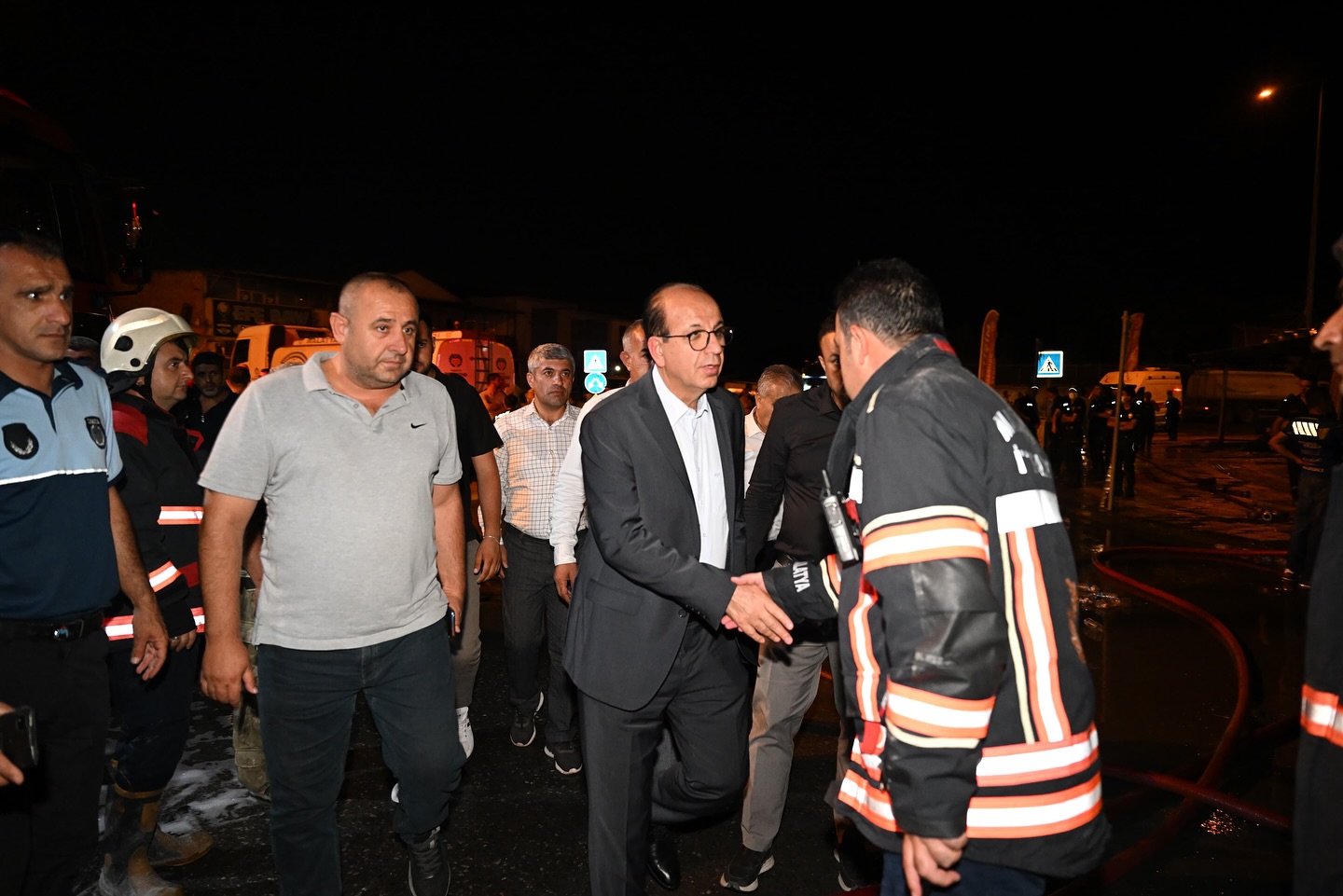 Başkan Geçit, “Yangında Mağdur Olan Esnaflarımızın Yanındayız”