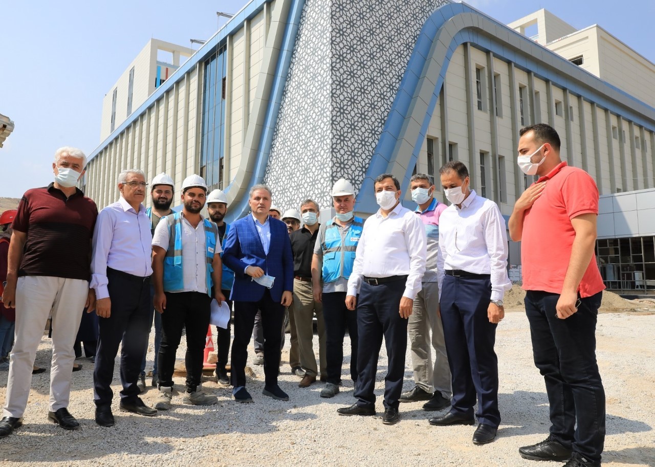 Başkan Güder, 300 yataklı devlet hastanesi inşaatını inceledi