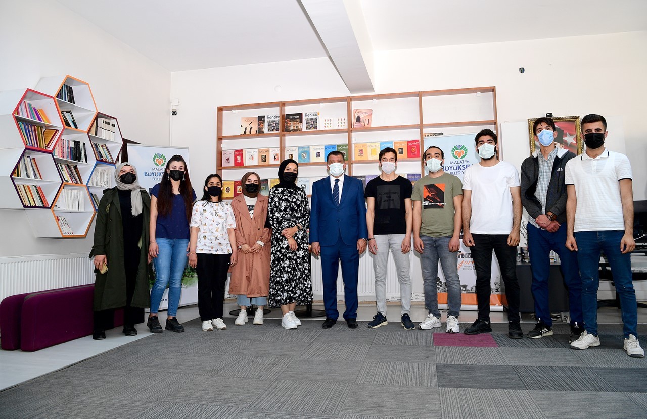 Başkan Gürkan, üniversite öğrencileri için çağrı hattı