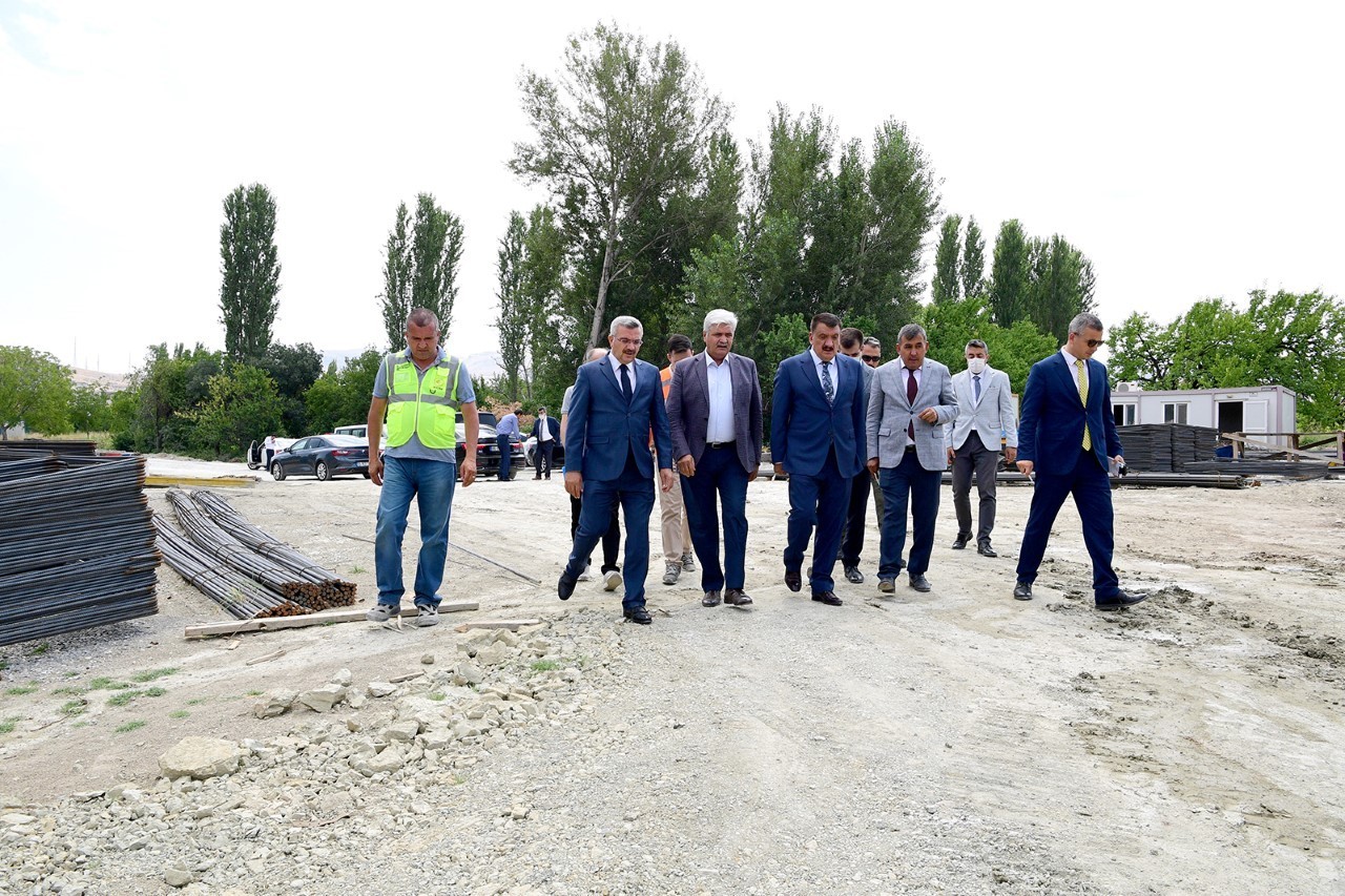 Başkan Gürkan, viyadük çalışmalarını inceledi