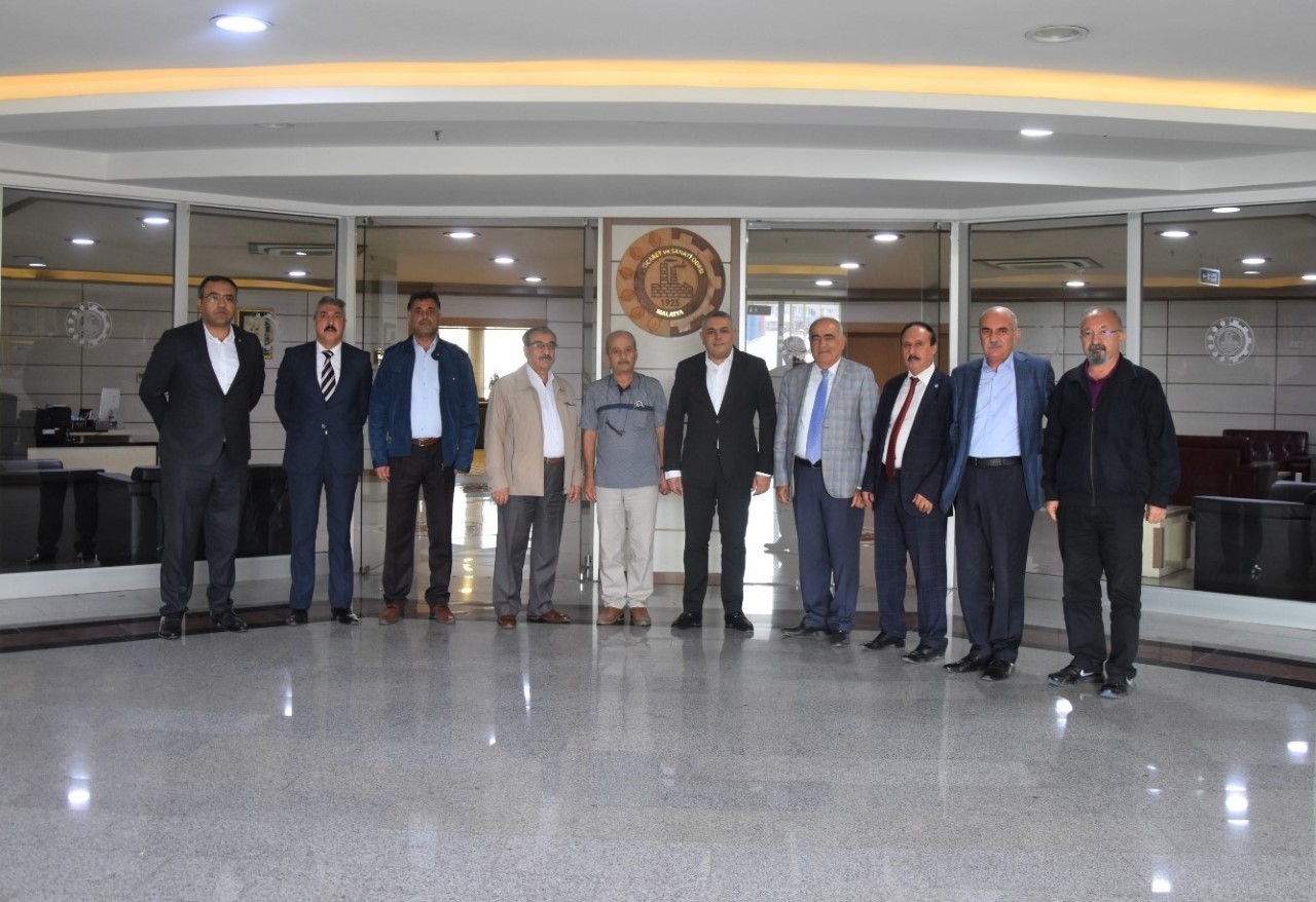 Başkan Sadıkoğlu’ndan istişareye önem