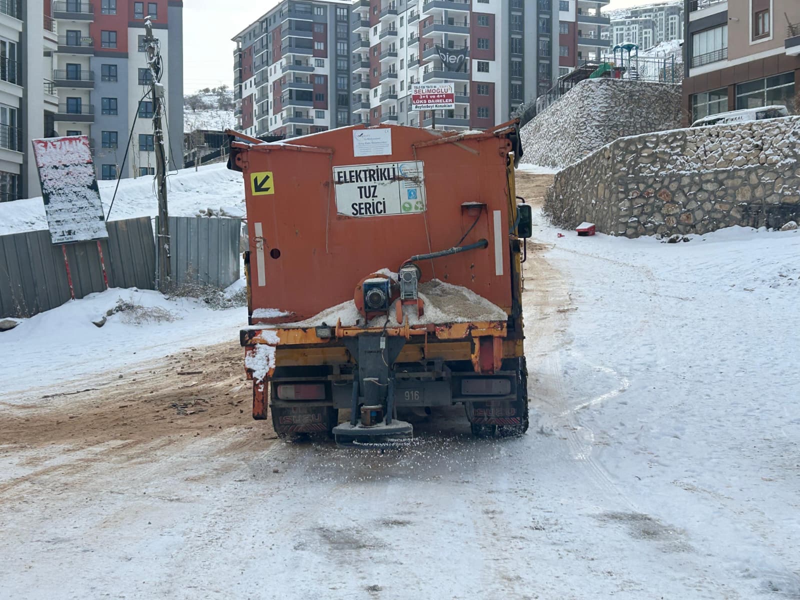 BATTALGAZİ’DE KARLA MÜCADELE ARALIKSIZ SÜRÜYOR