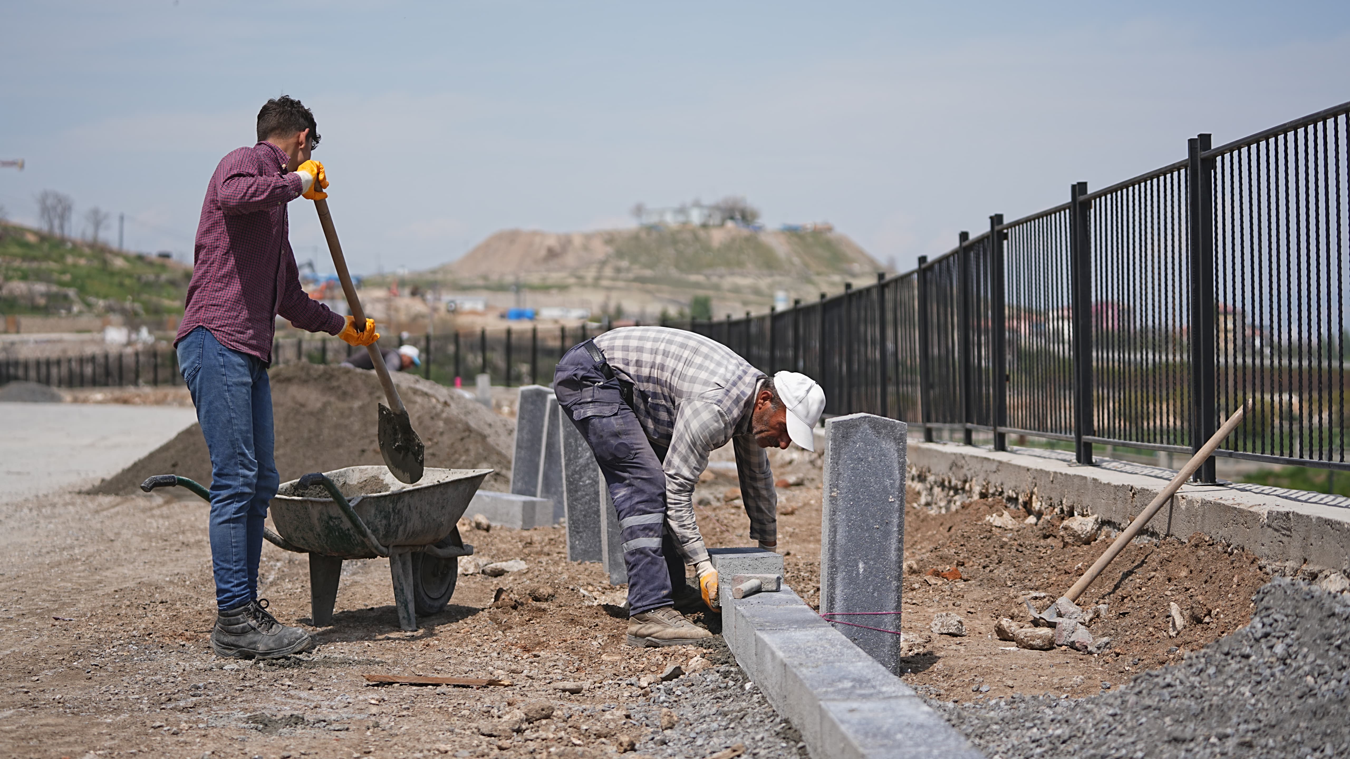 BATTALGAZİ’DE MAHALLELERİN ÇEHRESİ DEĞİŞİYOR