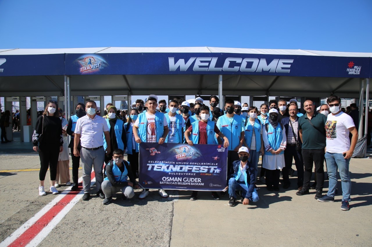Battalgazi’nin torunları, TEKNOFEST’e hayran kaldı