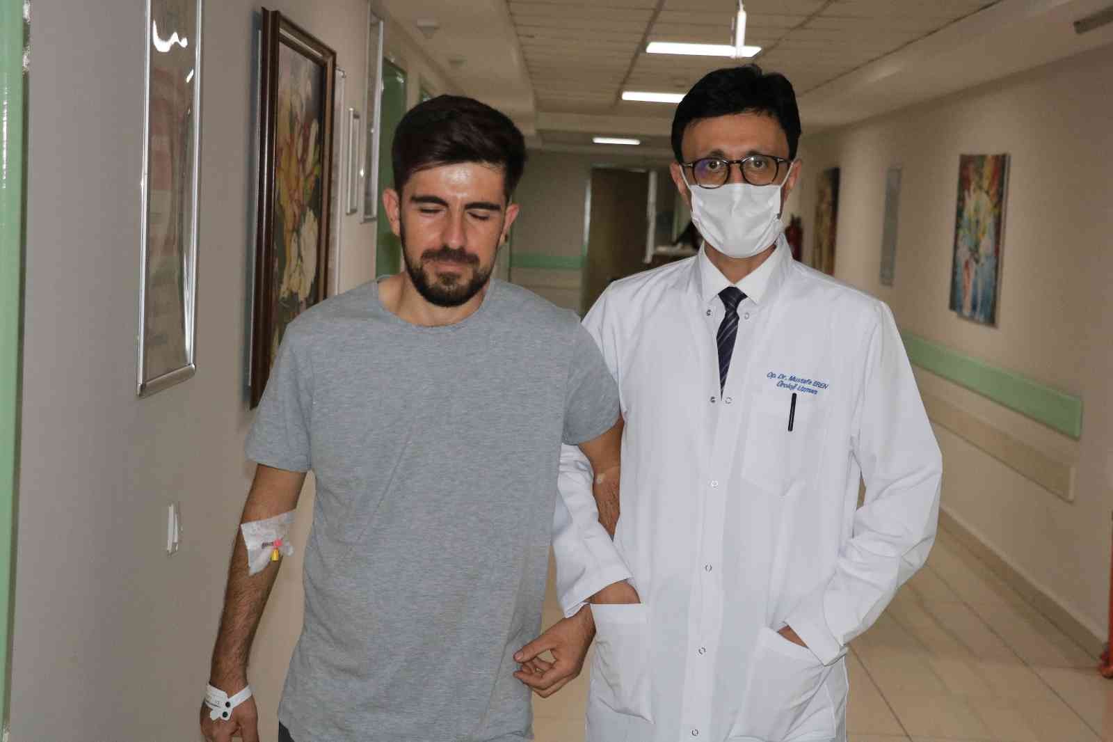 Böbreğinden 3 santimlik tümör çıkarıldı