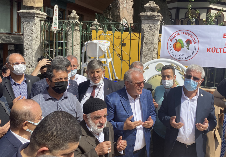 Bursa Malatya Darendeliler Kültür ve Yardımlaşma Derneği Aşure Dağıttı