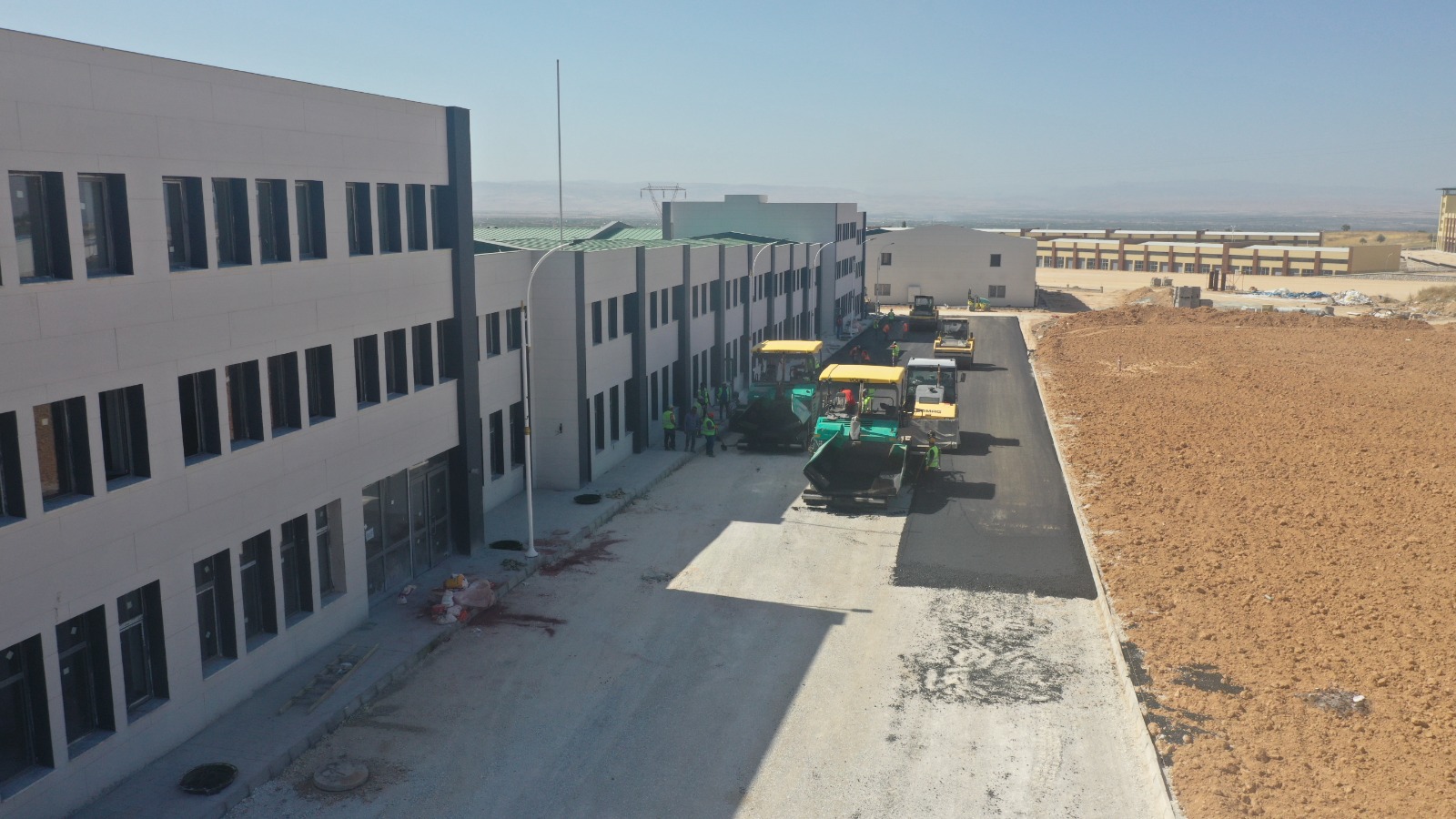 Büyükşehir Belediyesi Dünya Kayısı Ticaret Merkezinde Asfalt Çalışmalarına Başladı