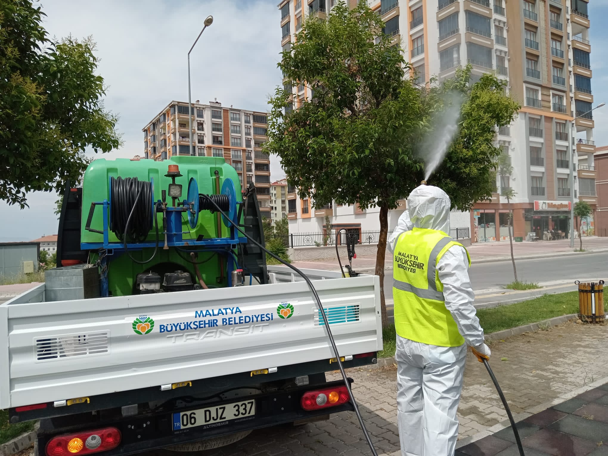 Büyükşehir Belediyesi Haşere İle Mücadele Ediyor