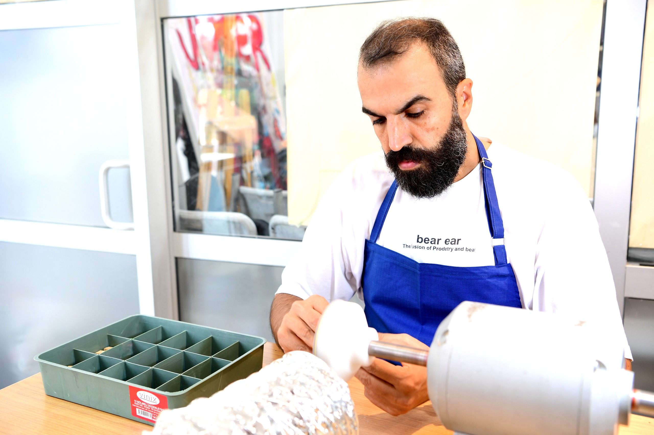 BÜYÜKŞEHİR BELEDİYESİ SANAT MERKEZİ’NDE UNUTULMAYA YÜZ TUTMUŞ TESPİH SANATI İCRA EDİLİYOR