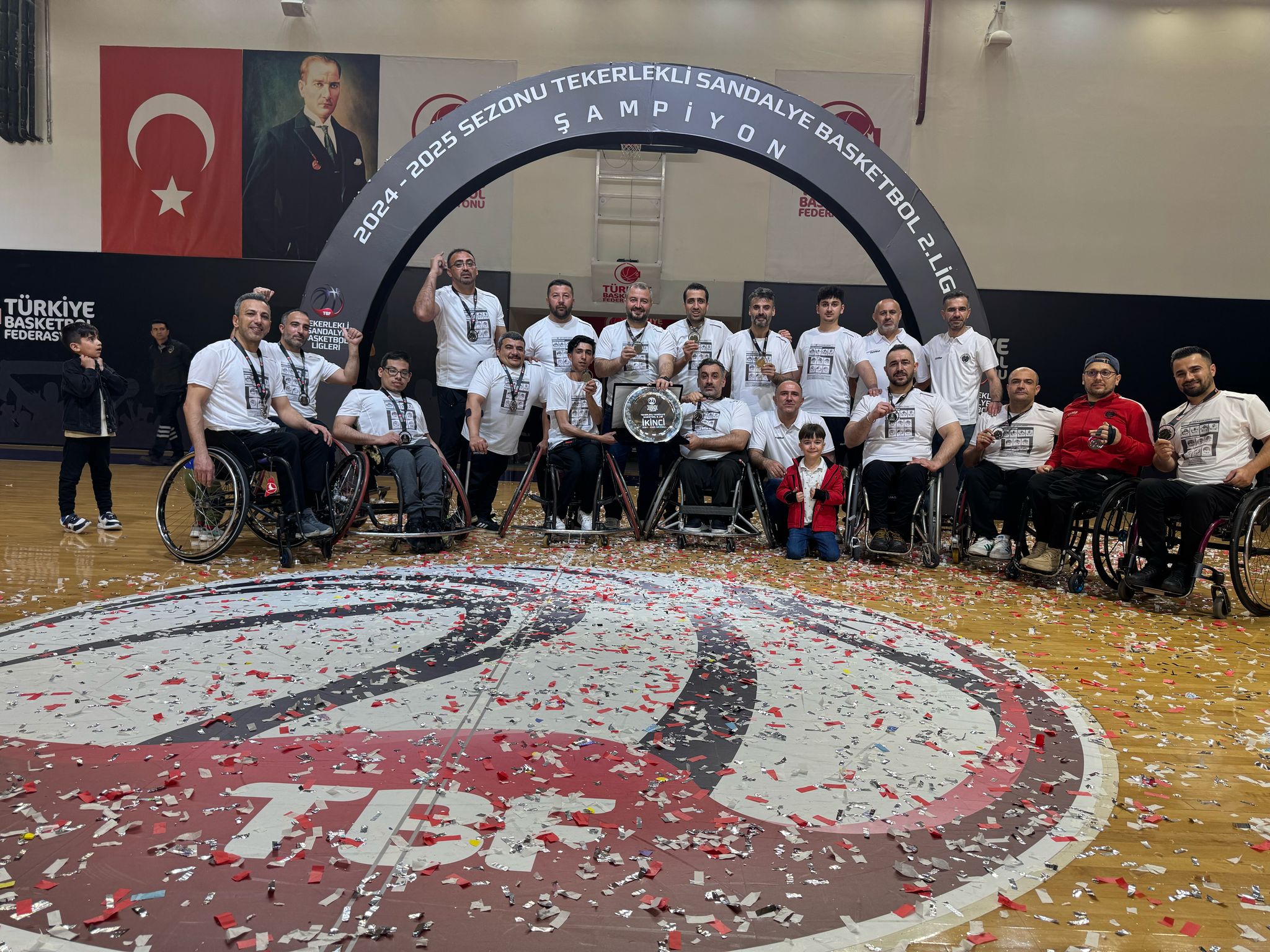 BÜYÜKŞEHİR BELEDİYESİNDEN GENÇLİK MERKEZİ VE SPOR SAHALARI