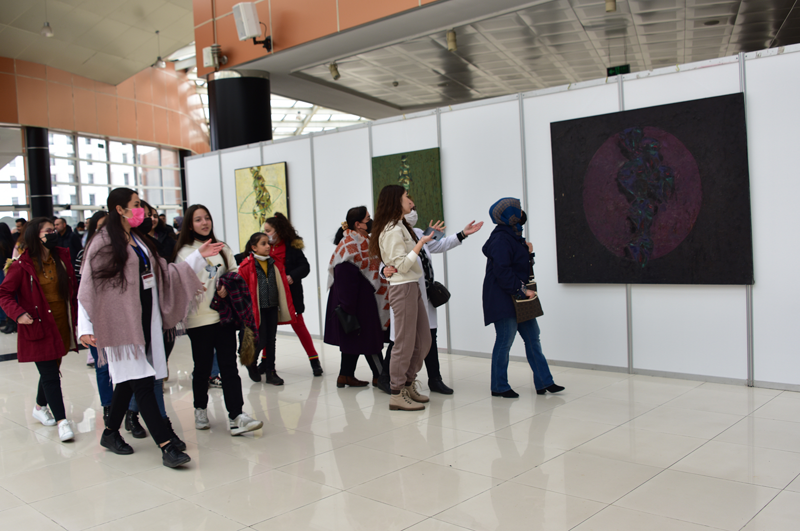 Çağdaş Sanat Sergisi Sanatseverlerle Buluştu