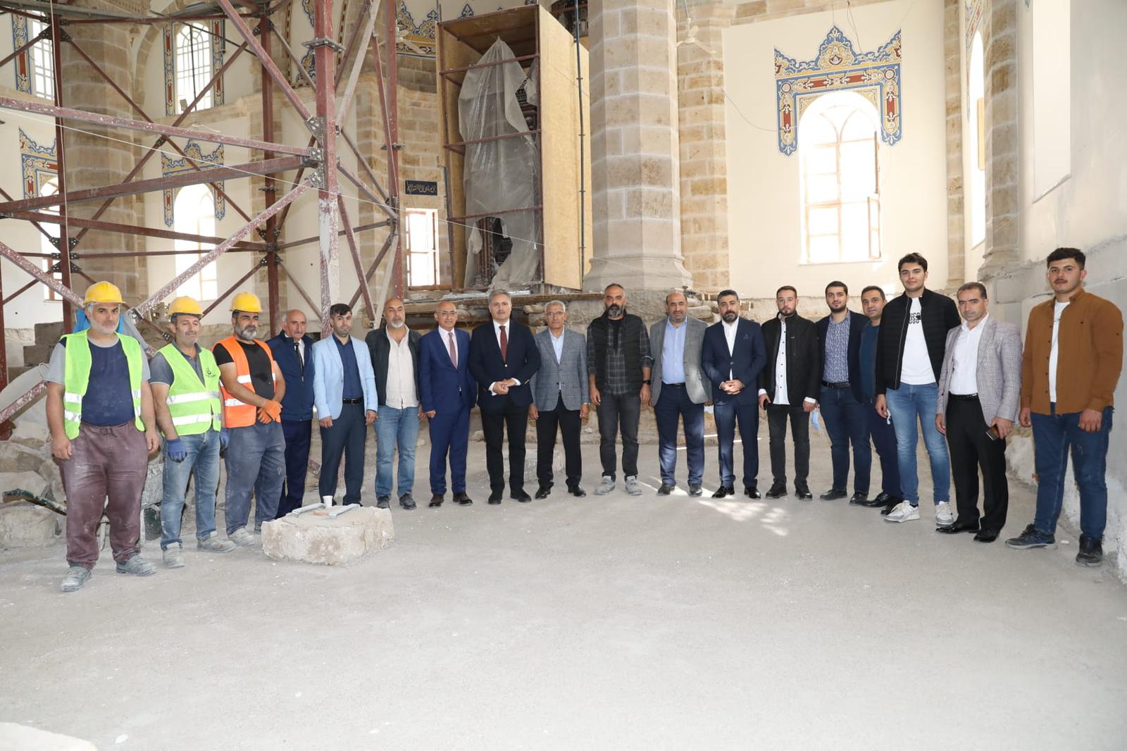 “Camideki çalışmalar devam ediyor, bir aksilik çıkmazsa yılsonunda ibadete açılacak”