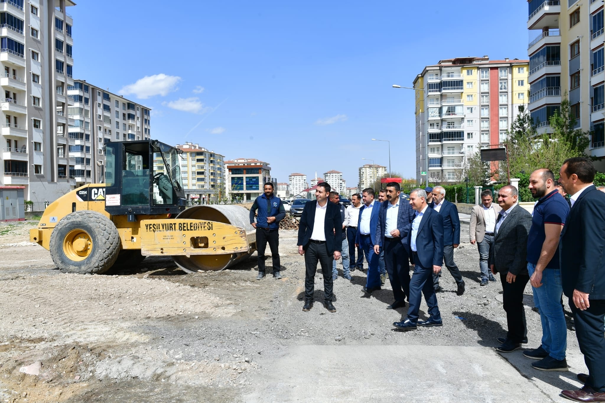 Çilesiz Mahallesinde Yol Yenileme Ve Çevre Düzenleme Çalışmaları Sürüyor