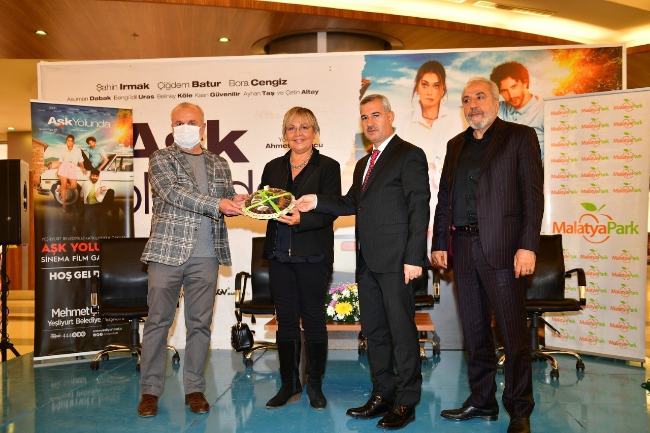 Çınar, ‘Aşk Yolunda’ Filminin Oyuncuları İle Söyleşi Etkinliği Düzenledi