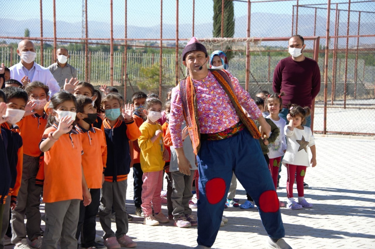 Çocuk Kabaresine Bakanlık Desteği