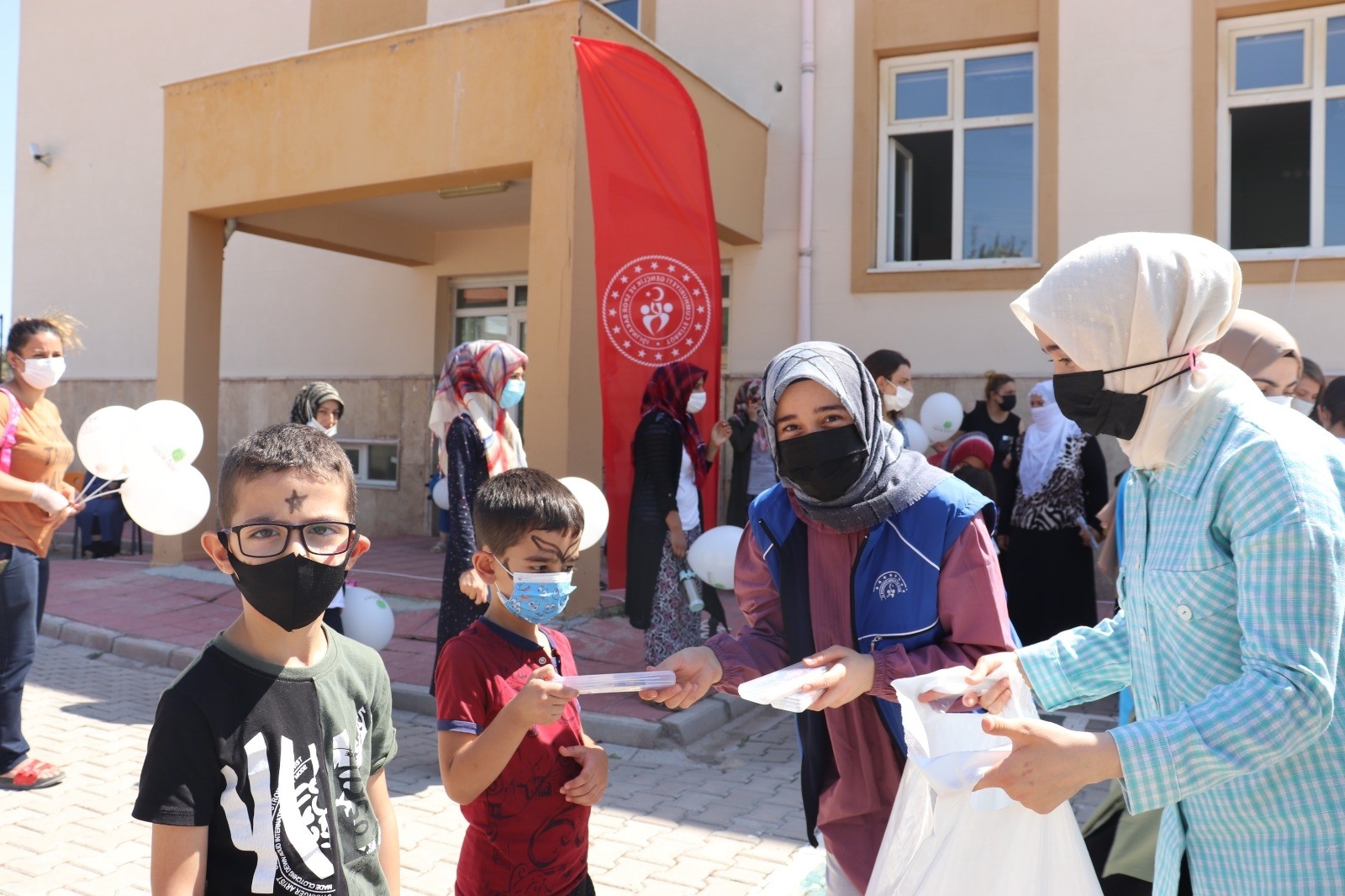 Çocuklar okula alışsın diye çaba