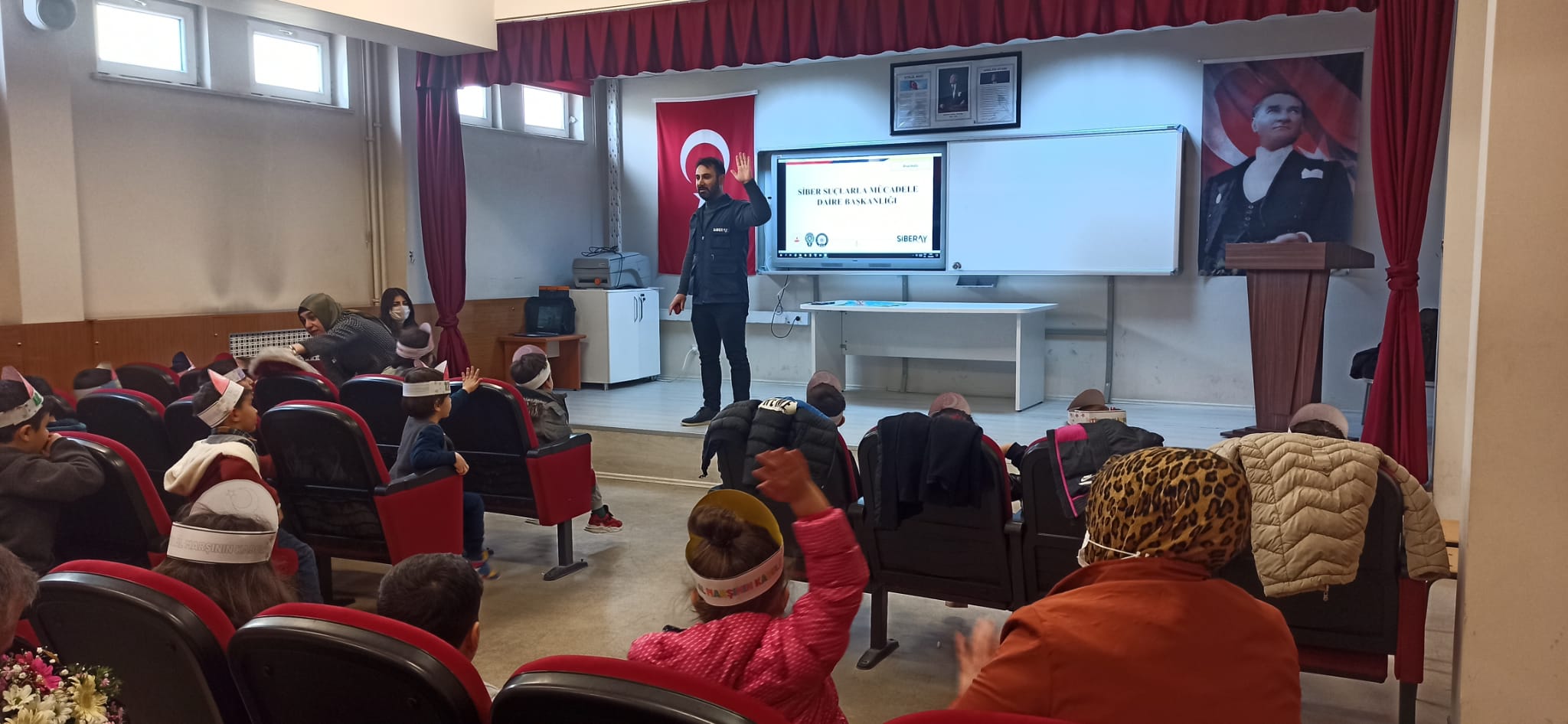 Çocuklara Güvenli İnternet Eğitimi Verildi