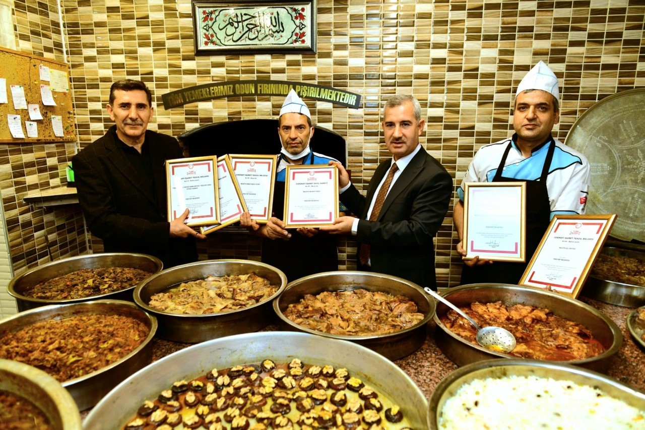 Coğrafi işaret tescil belgeleri esnafla buluşuyor